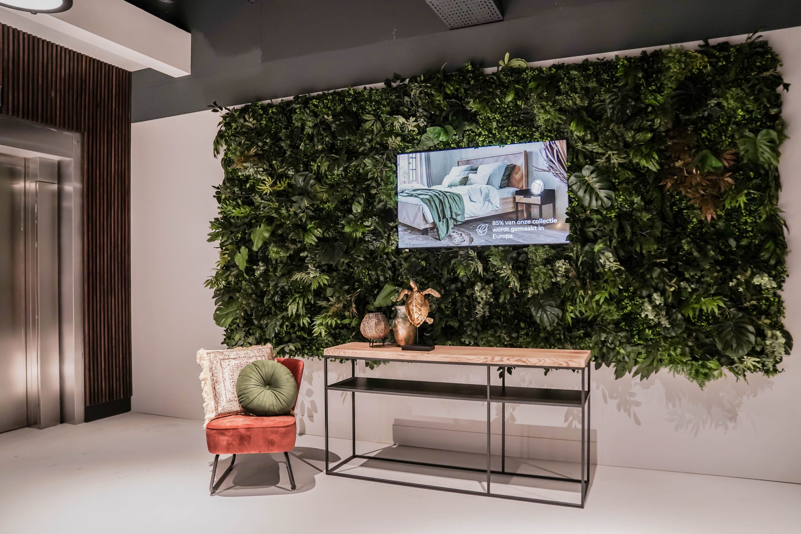 Greenwall van kunstbeplanting