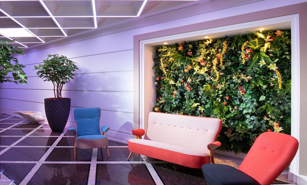 Flowerwall bij hotel dux